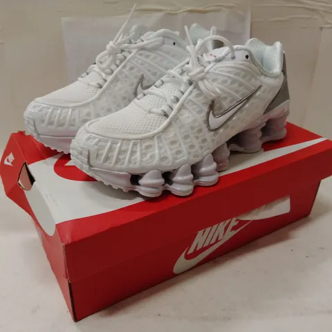 NIKE WHITE RUNNING SHOES – UK 6 (US 6.5) – BOXED 