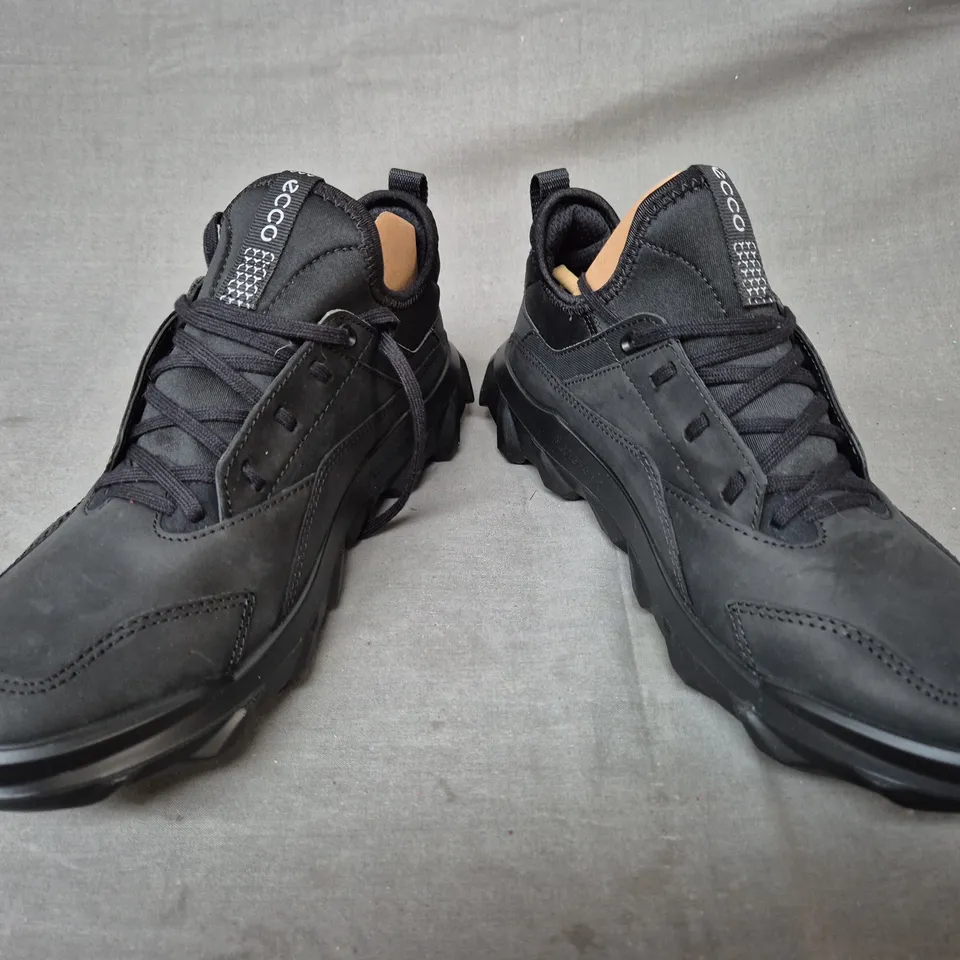 BOXED PAIR OF ECCO SHOES IN BLACK UK SIZE 6