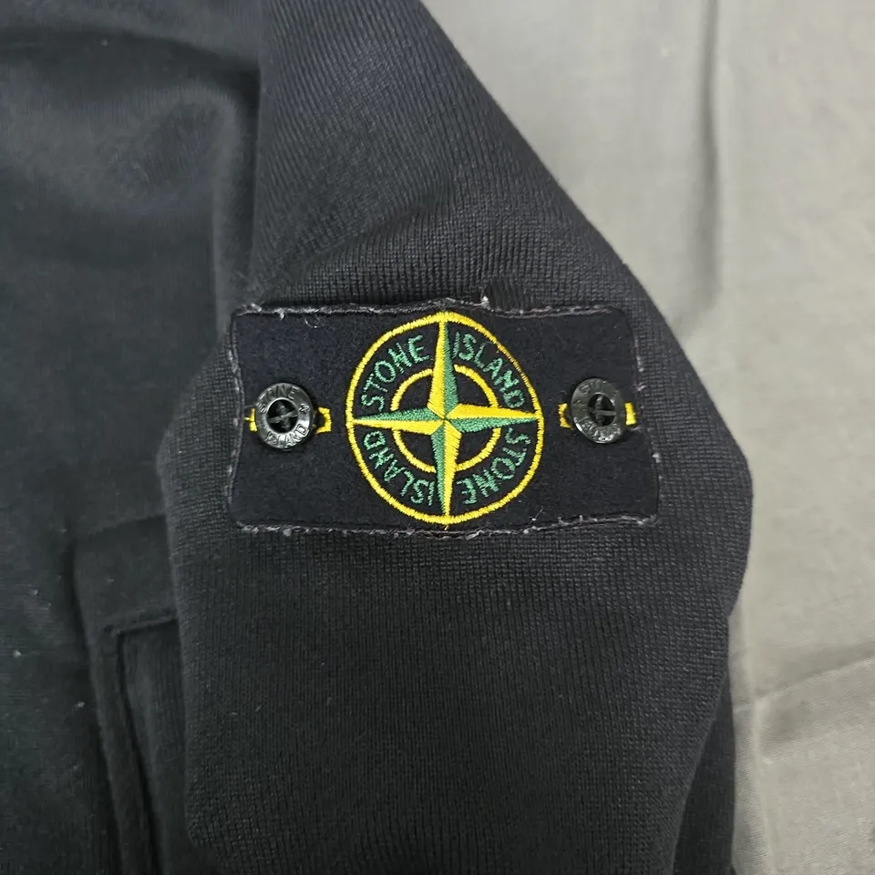 STONE ISLAND BLACK CREWNECK SWEATSHIRT WITH SLEEVE PATCH - XL