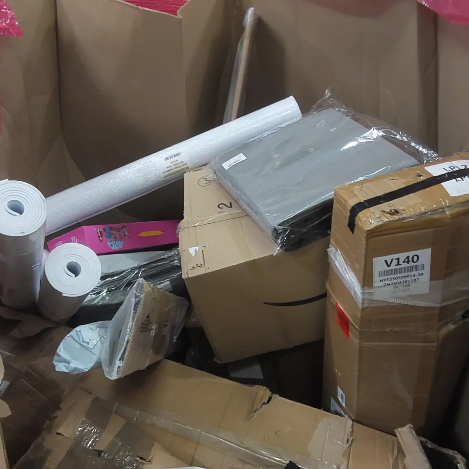PALLET OF ASSORTED ITEMS INCLUDING: LOOFT AIR LIGHTER 2, CANDY HOUSE PLAY SETS, FABRIC STORAGE CHESTS, BACK-LIT KEYBOARD ECT