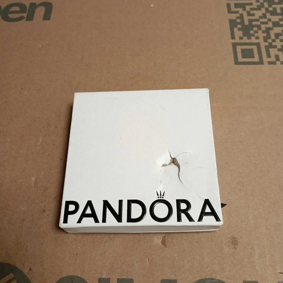 PANDORA FLOWER CHARM – GOLD-TONE METAL WITH DECORATIVE STONES