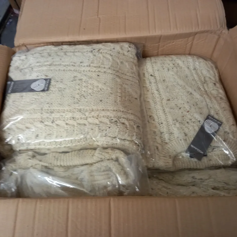 LOT OF 10 AS NEW PURE NEW WOOL JUMPERS - L