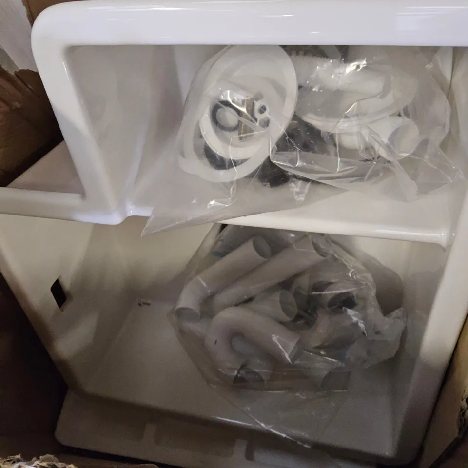 BOXED RUSTIQU3 CERAMIC UNDER MOUNTED 1.3 CERAMIC SINK