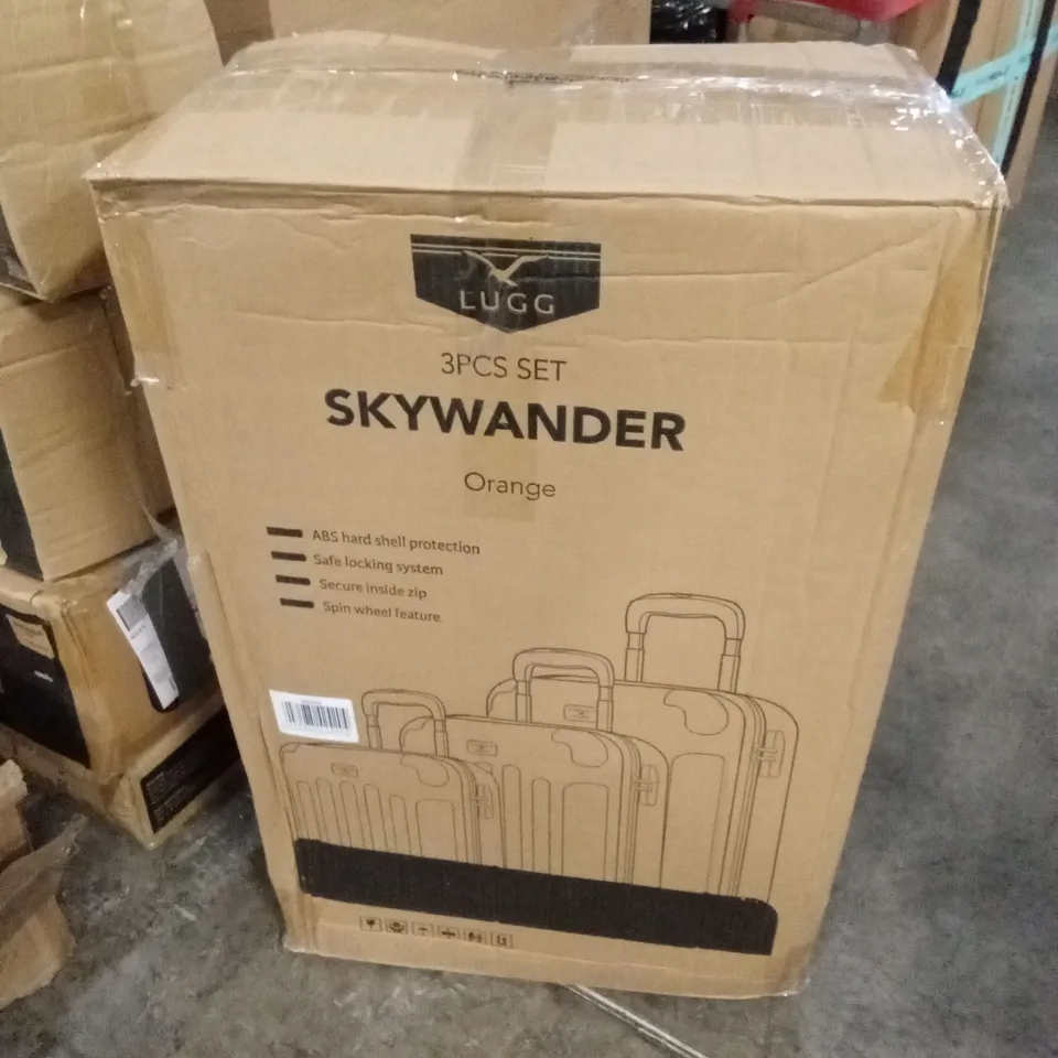 BOXED LUGG SKYWANDER SUITCASE