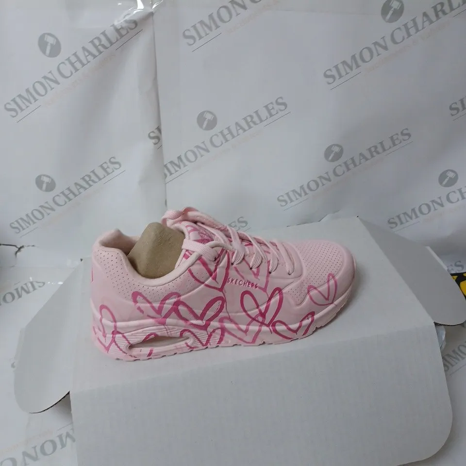 SKECHERS UNO SPEED - LIGHT PINK - SIZE 4 1/2