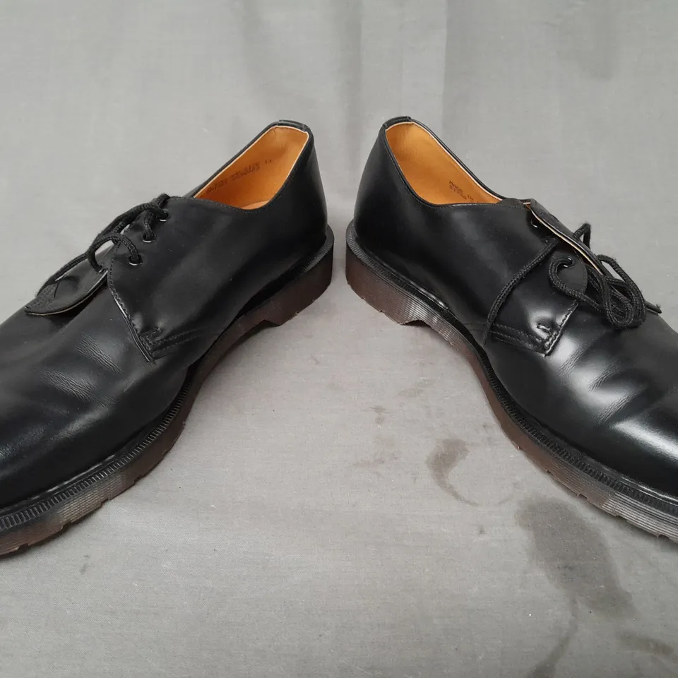 PAIR OF DR MARTENS LACE-UP SHOES IN BLACK SIZE 11