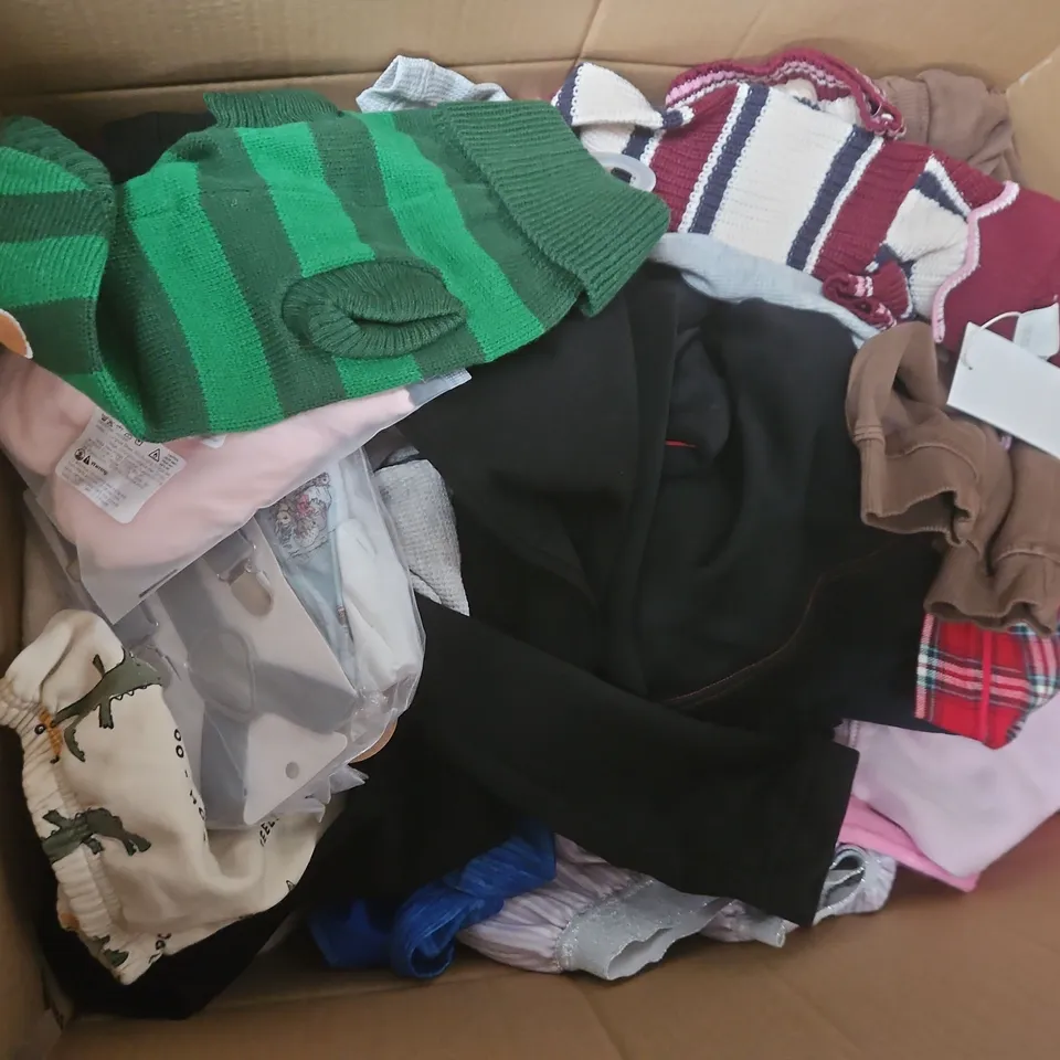 APPROXIMATELY 40 ASSORTED KIDS CLOTHING ITEMS IN VARIOUS SIZES, STYLES & COLOURS TO INCLUDE BRANDS SUCH AS NIKE, MOUNTAIN WAREHOUSE, KITE, ETC - COLLECTION ONLY