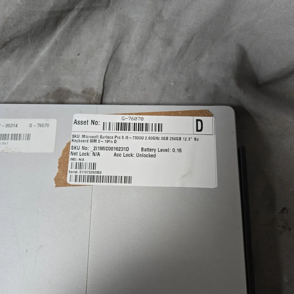 MICROSOFT SURFACE PRO 5 WITH KEYBOARD – I5, 8GB RAM, 256GB SSD, 12.3"