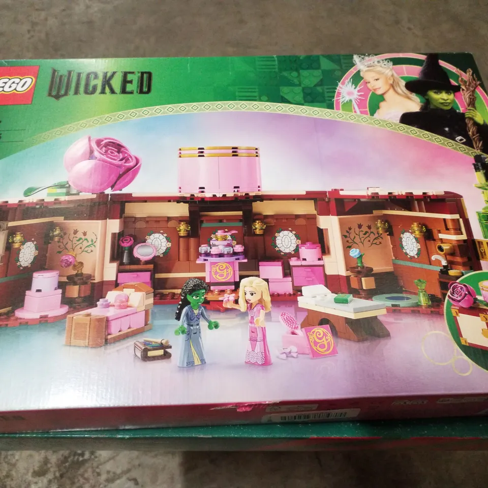 BOXED LEGO WICKED 75683 GLINDA & ELPHABA'S DORMITORY SET