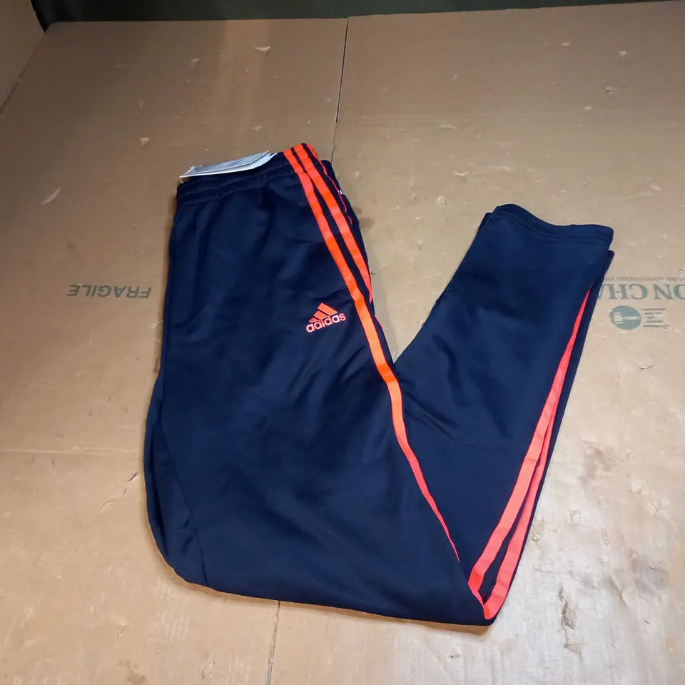 ADIDAS LOGO TRACKSUIT BOTTOMS SIZE 13/14 YEARS