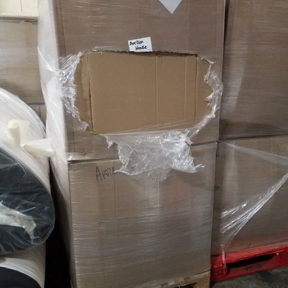 PALLET CONTAINING ASSORTED PILLOWS & BEDDING 