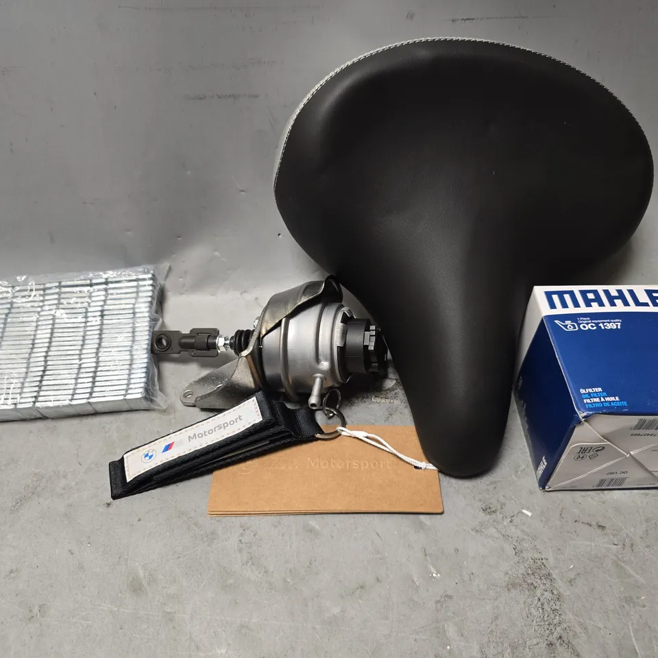APPROXIMATELY 7 ASSORTED ITEMS TO INCLUDE - BMW KEYCHAIN , BIKE SEAT , MAHLE OIL FILTER ETC