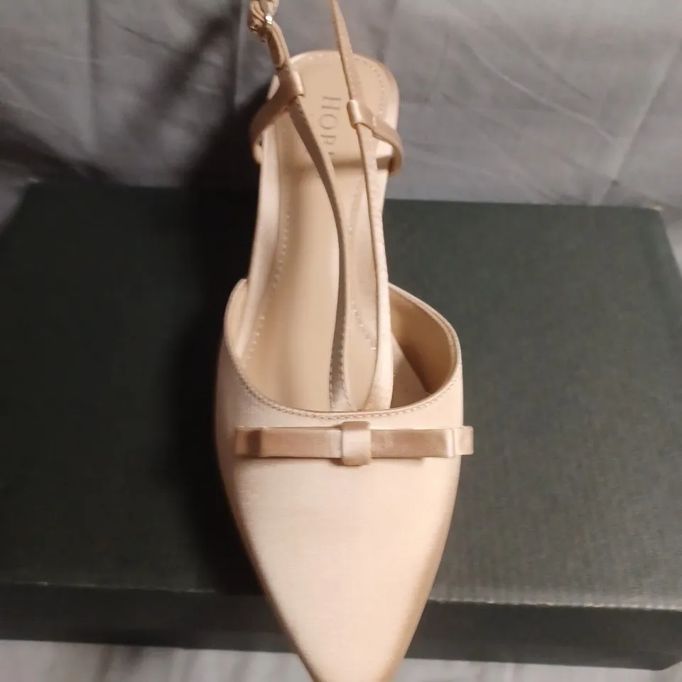 BOXED PAIR OF HOBBS WOMEN'S NUDE SLINGBACK BOW HEELS – POINTED TOE, KITTEN HEEL