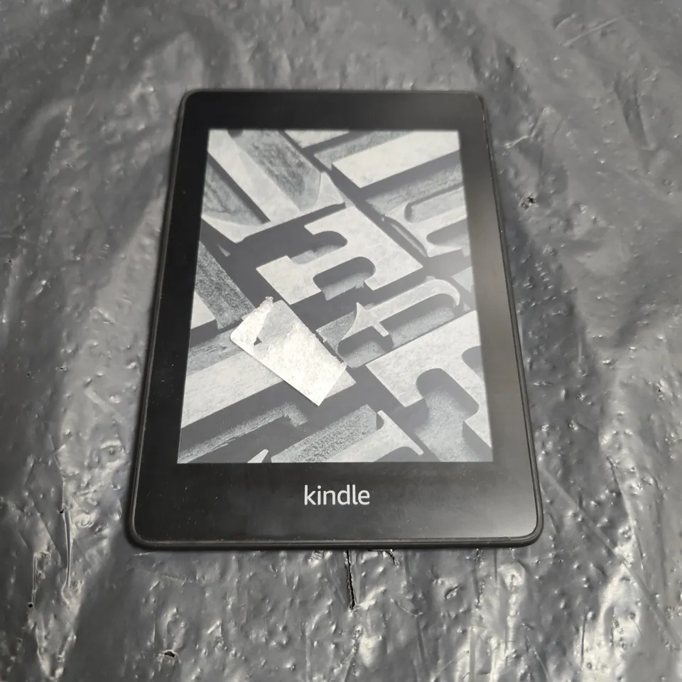AMAZON KINDLE E-READER – BLACK