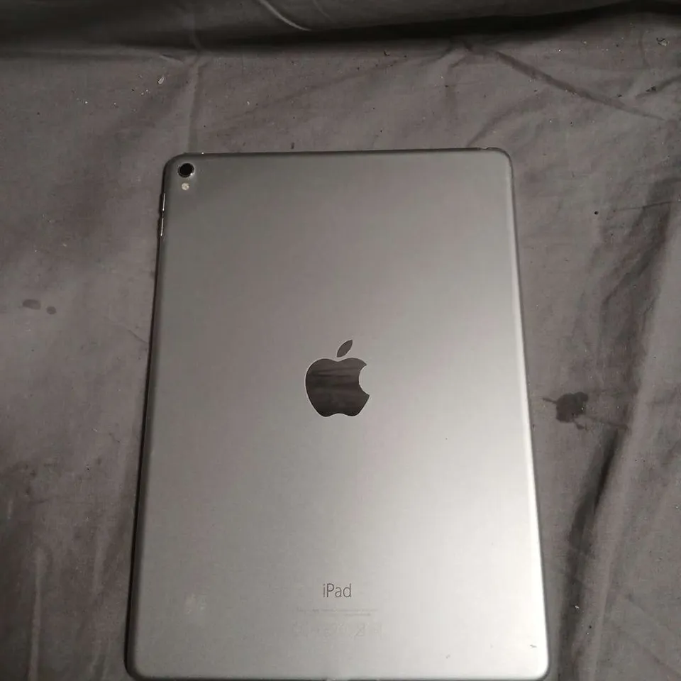 APPLE IPAD TABLET - A1673