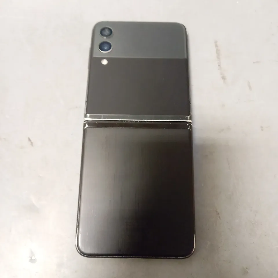 SAMSUNG GALAXY Z FLIP3 IN BLACK