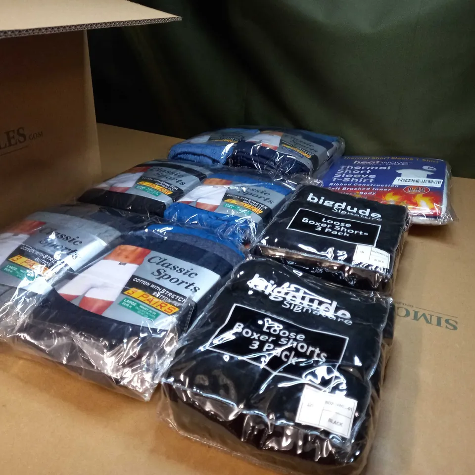 LOT OF APPROX. 10 ASSORTED CLOTHING ACCESSORIES  IN VARYING SIZES/COLOURS/STYLES TO INCLUDE: BIGDUDE BOXERS, BOXERS, THERMALS