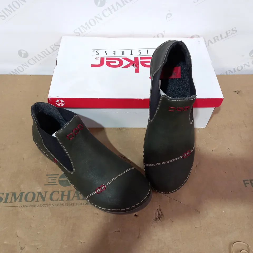 BOXED PAIR OF RIEKER OLIVE SHOES- SIZE 40