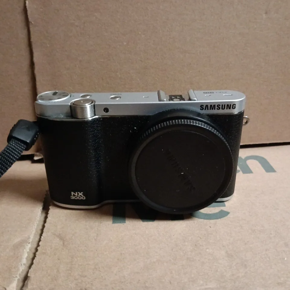 SAMSUNG NX3000 MIRRORLESS DIGITAL CAMERA WITH 16-50MM POWER ZOOM LENS AND ACCESSORIES