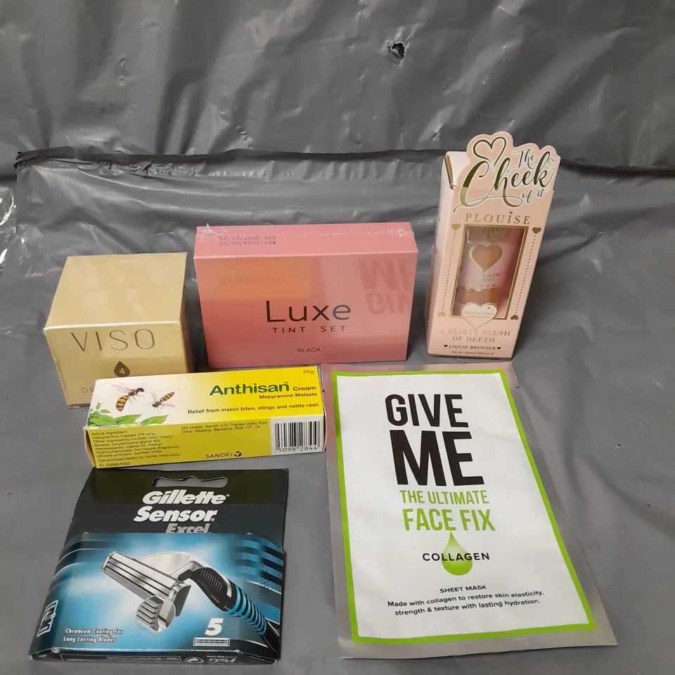 APPROXIMATELY 20 ASSORTED COSMETICS PRODUCTS TO INCLUDE - PLOUISE LIQUID BRONZER, GIVE ME FACE FIX MASK AND LUXE LASH TINT SET ETC. 