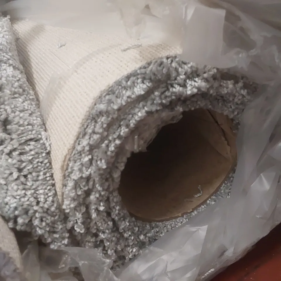 ROLL OF QUALITY ULTIMATE IMPRESSIONS FRILL CARPET - APPROXIMATELY 2 x 5m