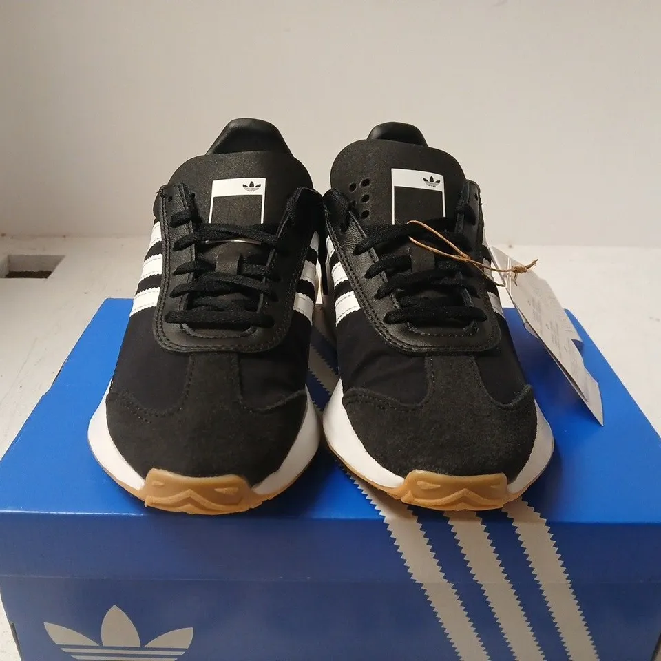 BOXED PAIR OF ADIDAS ORIGINALS COUNTRY XLG J SNEAKERS –  UK 3