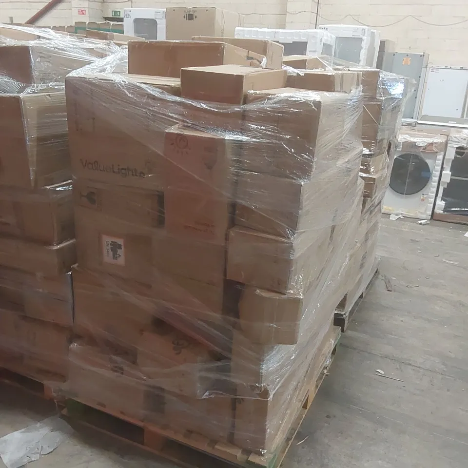 PALLET CONTAINING A VERY LARGE QUANTITY OF ASSORTED DESIGNER LIGHTING PRODUCTS