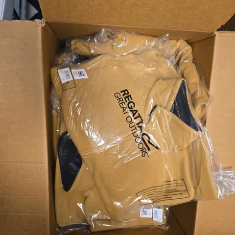 BOX OF APPROXIMATELY 15 ASSORTED BRAND NEW REGATTA ITEMS TO INCLUDE: DARE2B QUARTERZIP FLEECE