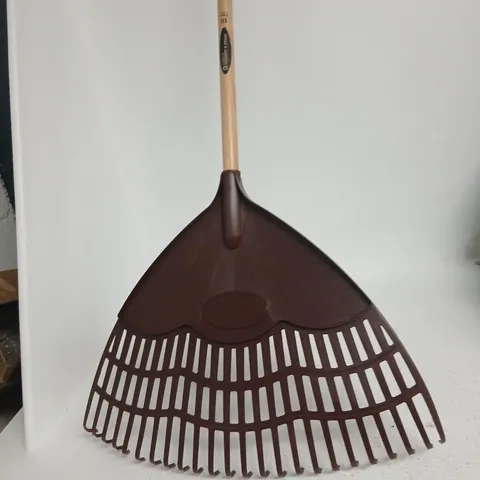 SPEARS & JACKSON GARDEN RAKE - WOODEN HANDLE, PLASTIC HEAD