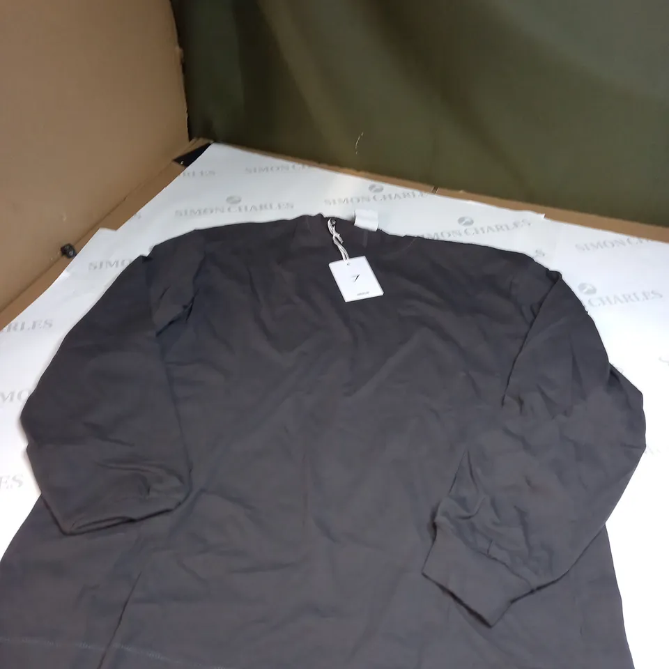 LARGE DARK GREY GYMSHARK JUMPER 