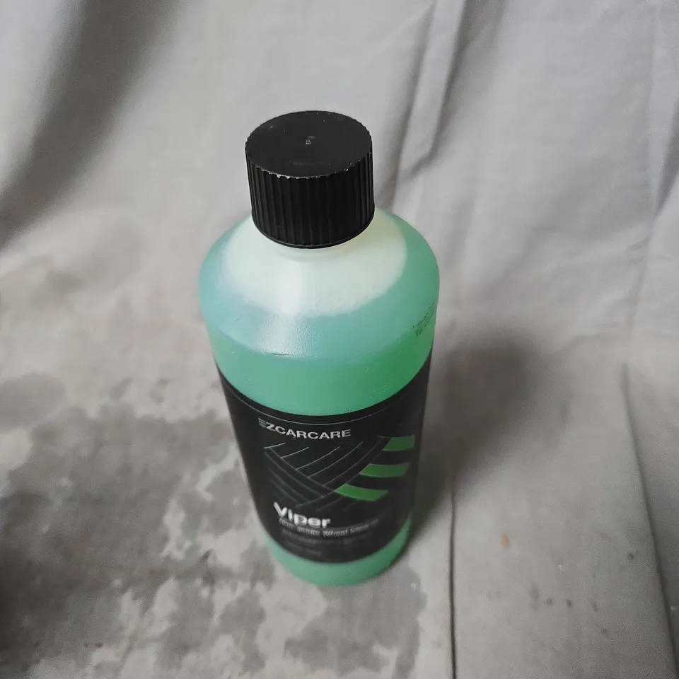 4 X ASSORTED AUTOMOTIVE LIQUIDS INCLUDING CATALYTIC CLEANER , EXTREME ADVANCED SNOW FOAM AND TRANSMISSION FLUID