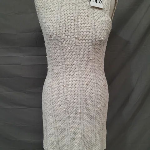 ZARA KNITTED DRESS W. FAUX PEARLS IN BEIGE SIZE SMALL