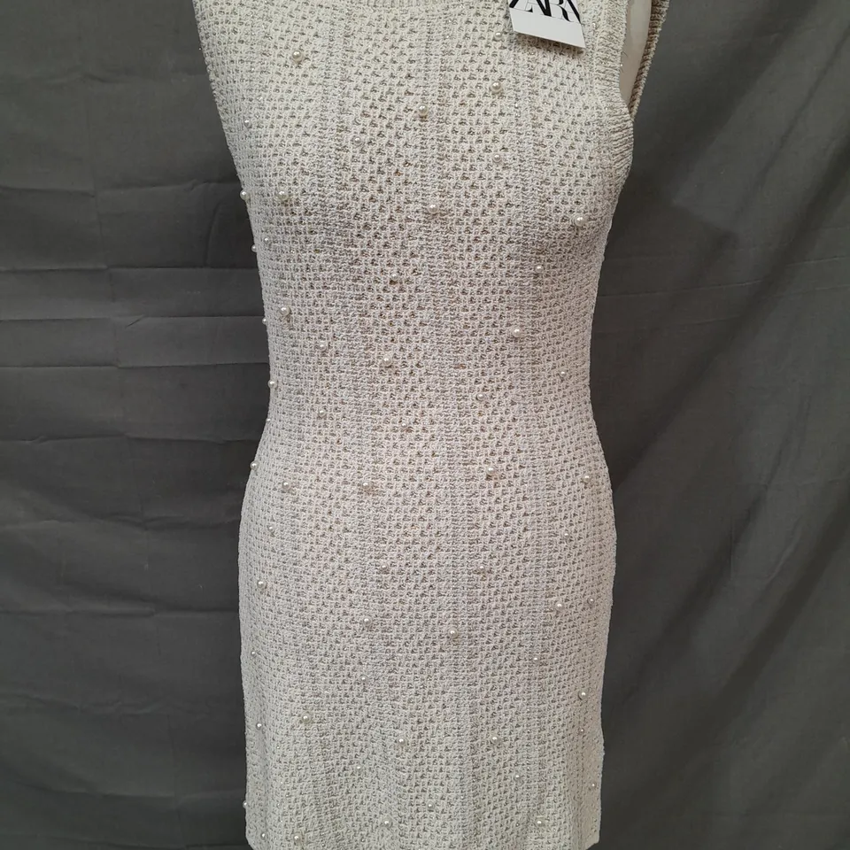 ZARA KNITTED DRESS W. FAUX PEARLS IN BEIGE SIZE SMALL