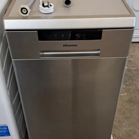 HISENSE SLIMLINE DISHWASHER IN SILVER - HS523E15XUK