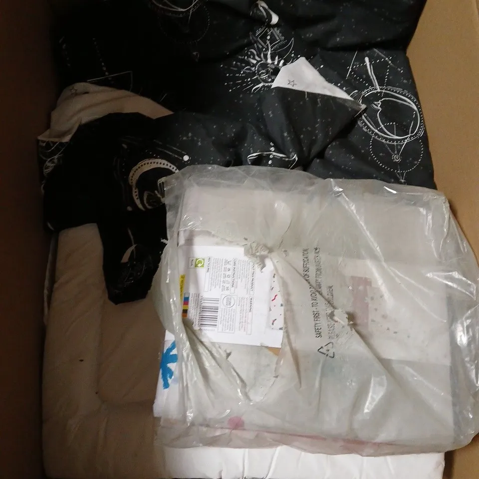 BOX OF APPROX 10 ASSORTED HOUSEHOLD ITEMS TO INCLUDE THROW, DUVET SET, STITCH TOWEL, ETC