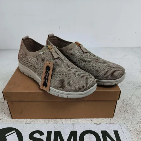 LIFESTYLE BY CUSHION WALK RUTH TRAINERS BEIGE UK 6 BOXED