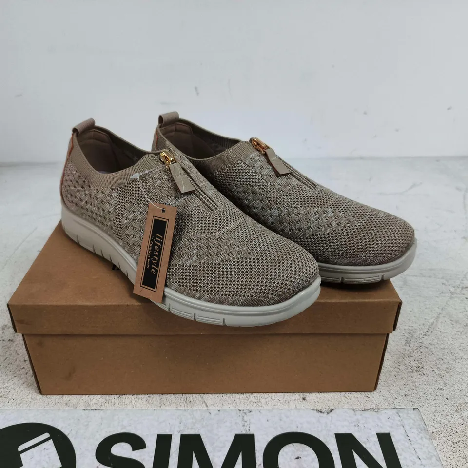 LIFESTYLE BY CUSHION WALK RUTH TRAINERS BEIGE UK 6 BOXED