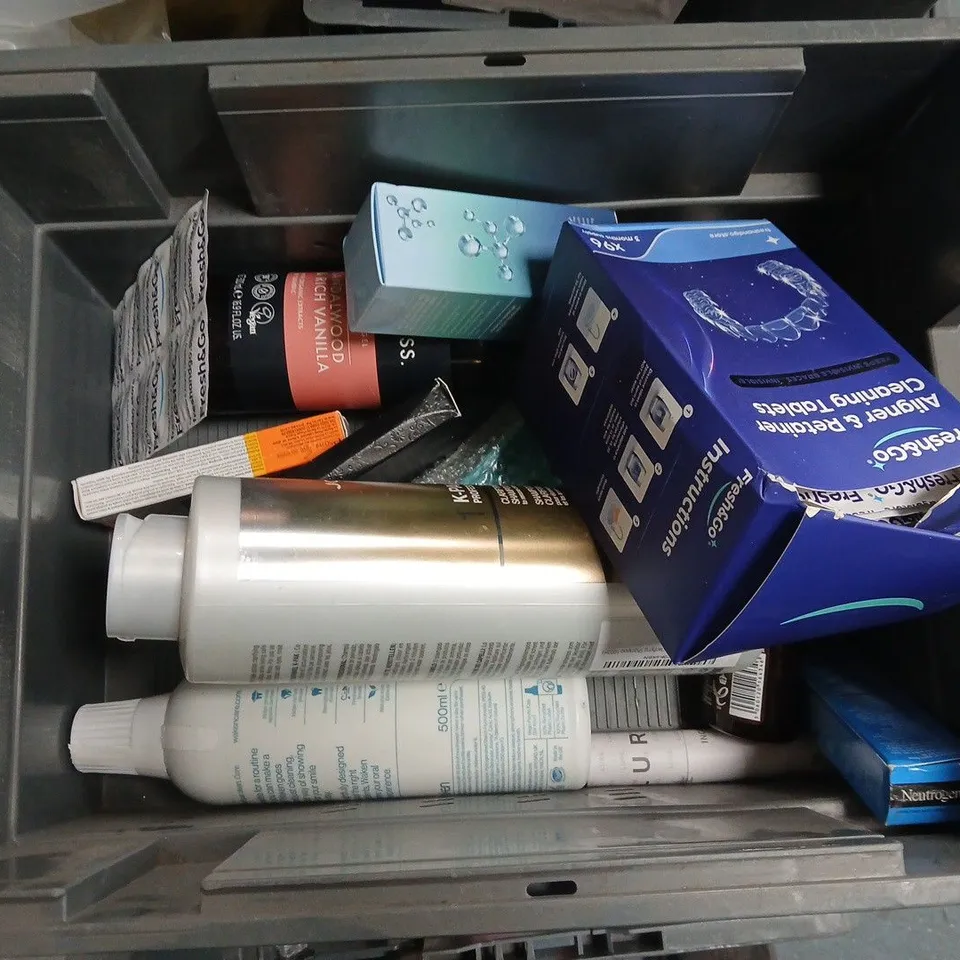 APPROXIMATEY 20 ASSORTED HEALTH AND BEAUTY PRODUCTS TO INCLUDE WISDOM TOOTHBRUSHES, THE BODY SHOP SHOWER GEL AND WELLA BLONDOR