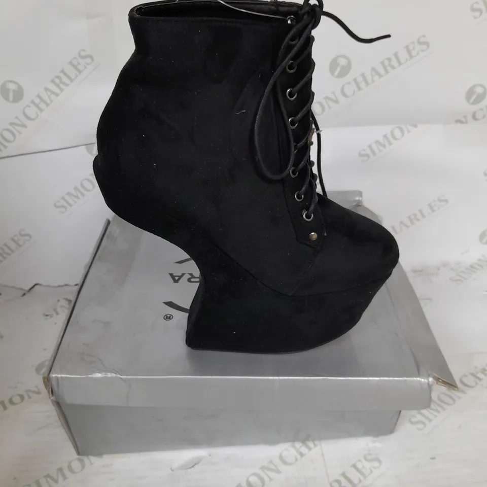 BOXED PAIR OF CASANDRA PLATFORM LACE UP ANKLE BOOT IN BLACK SUEDE SIZE 4