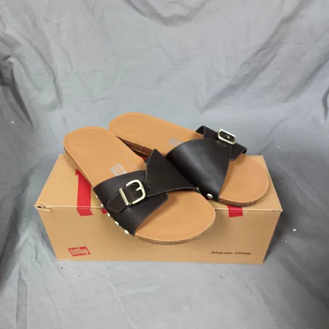 FITFLOP IQUSHION ADJUSTABLE BUCKLE LEATHER SLIDES – CHOCOLATE BROWN – UK 7