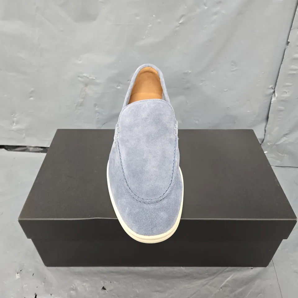 BOXED PAIR OF HAWES & CURTIS CASUAL SUEDE LOAFERS IN BLUE - SIZE 9