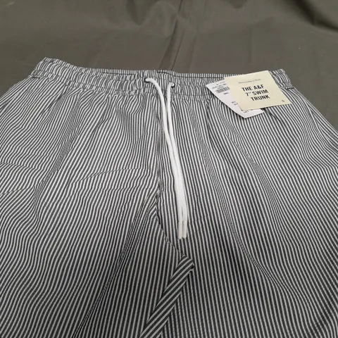 ABERCROMBIE & FITCH 7 SWIM TRUNK - SMALL