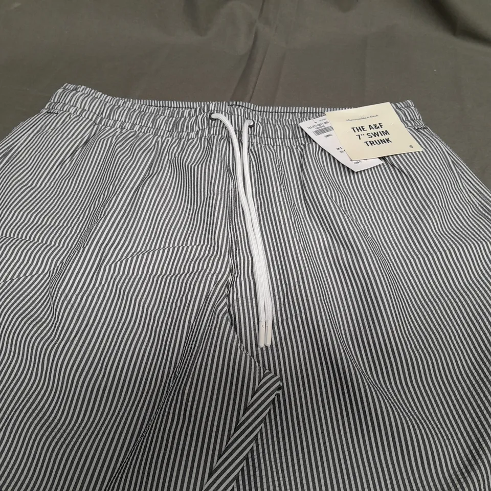 ABERCROMBIE & FITCH 7 SWIM TRUNK - SMALL