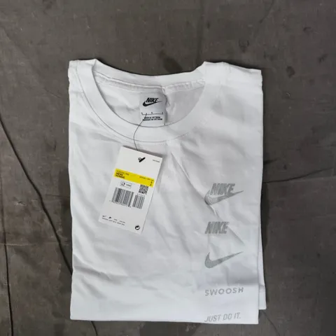 NIKE CREWNECK SHORT SLEEVE T-SHIRT IN WHITE SIZE SMALL