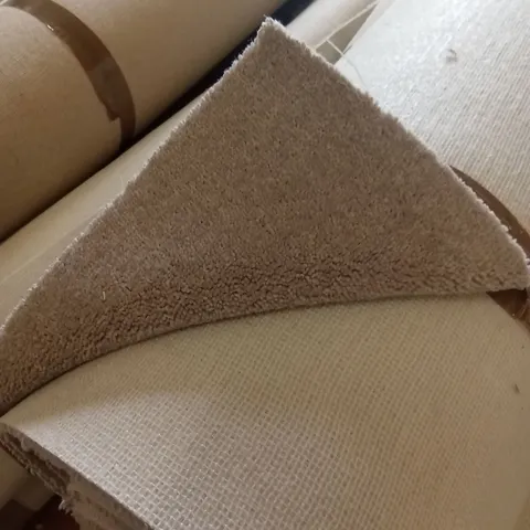 ROLL OF QUALITY DIMENSIONS 15 CARPET // APPROX SIZE: 7.23 x 4m