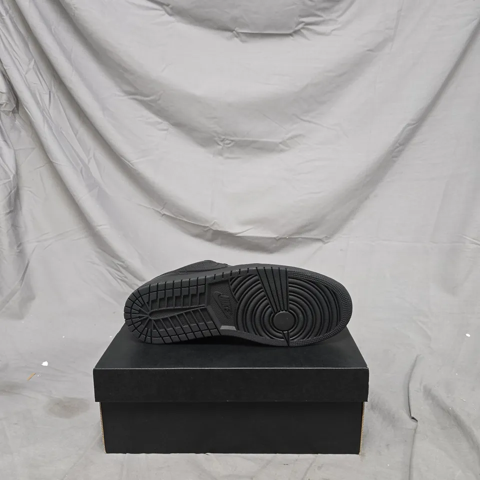 NIKE AIR FORCE 1 LOW BLACK SNEAKERS – MEN'S UK 8.5