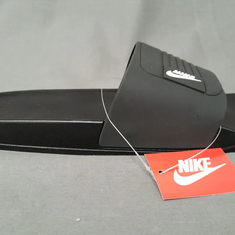 PAIR OF NIKE SLIDERS IN BLACK EU SIZE 444