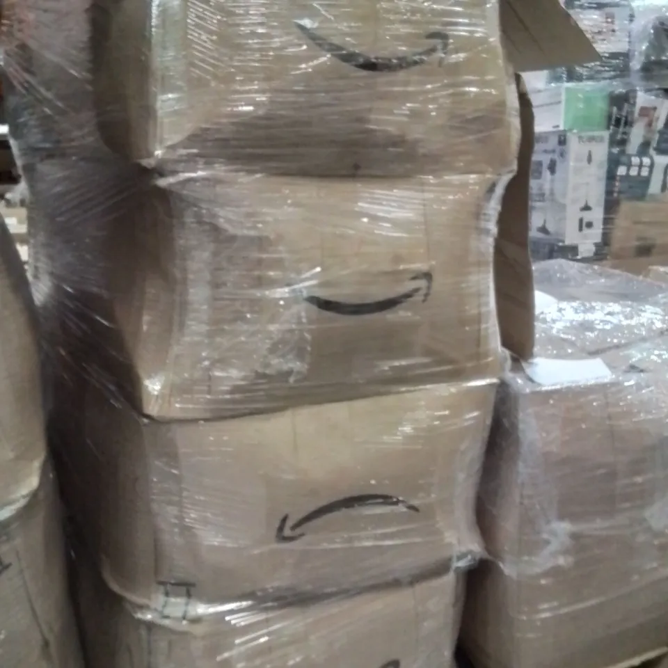 PALLET CONTAINING A LARGE QUANTITY OF PHONE CASES 
