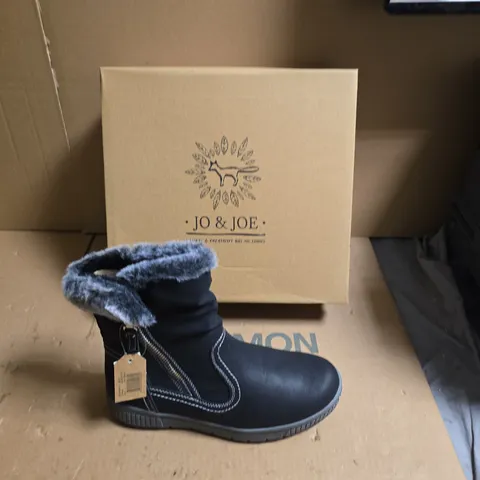 JO & JOE WOMEN'S BLACK WINTER BOOTS WITH FAUX FUR LINING - UK SIZE 4