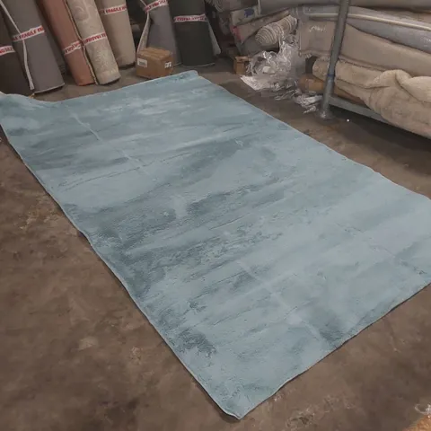 QUALITY DESIGNER FLUFFY RUG - APPROXIMATELY 285 x 180cm